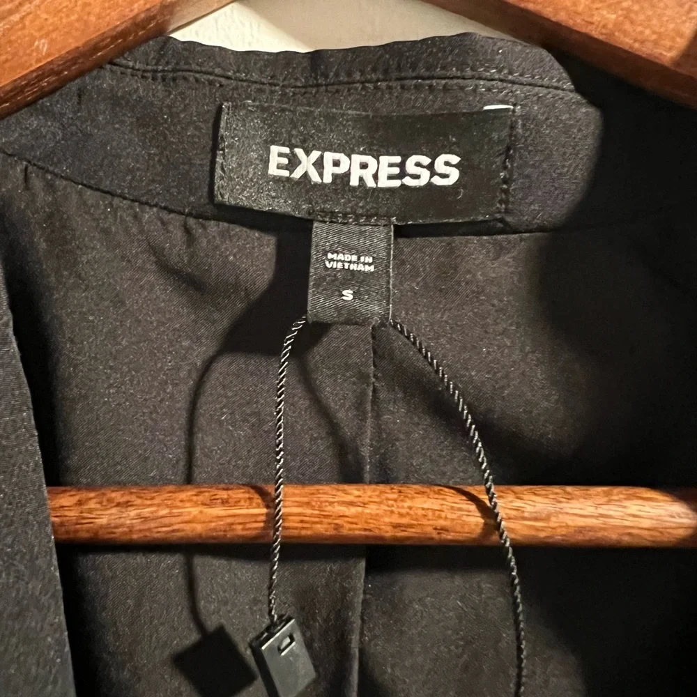 Express - Picture 2 of 3